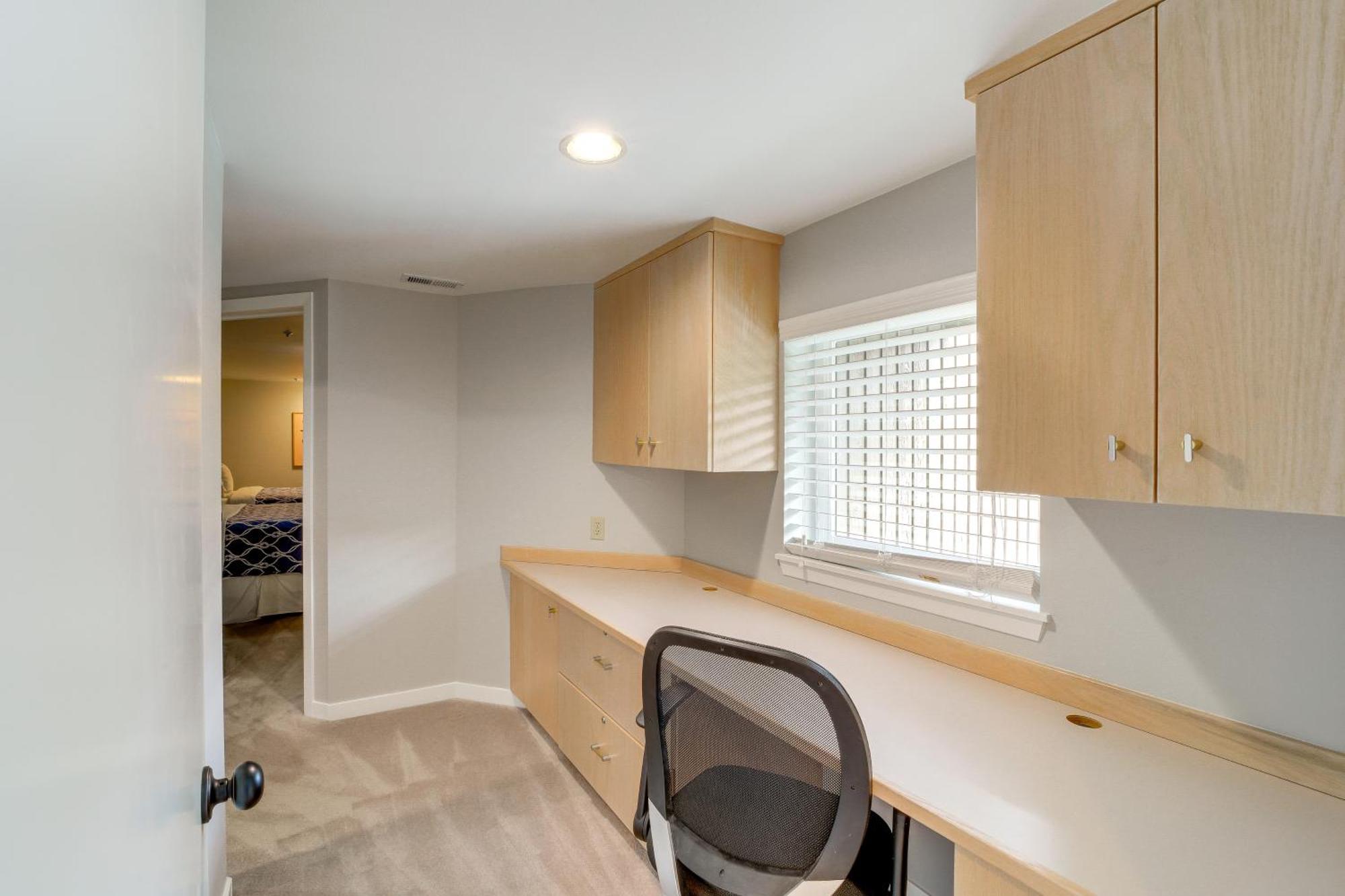 Beautiful Condo With Balcony On Lake Chelan! Exterior photo
