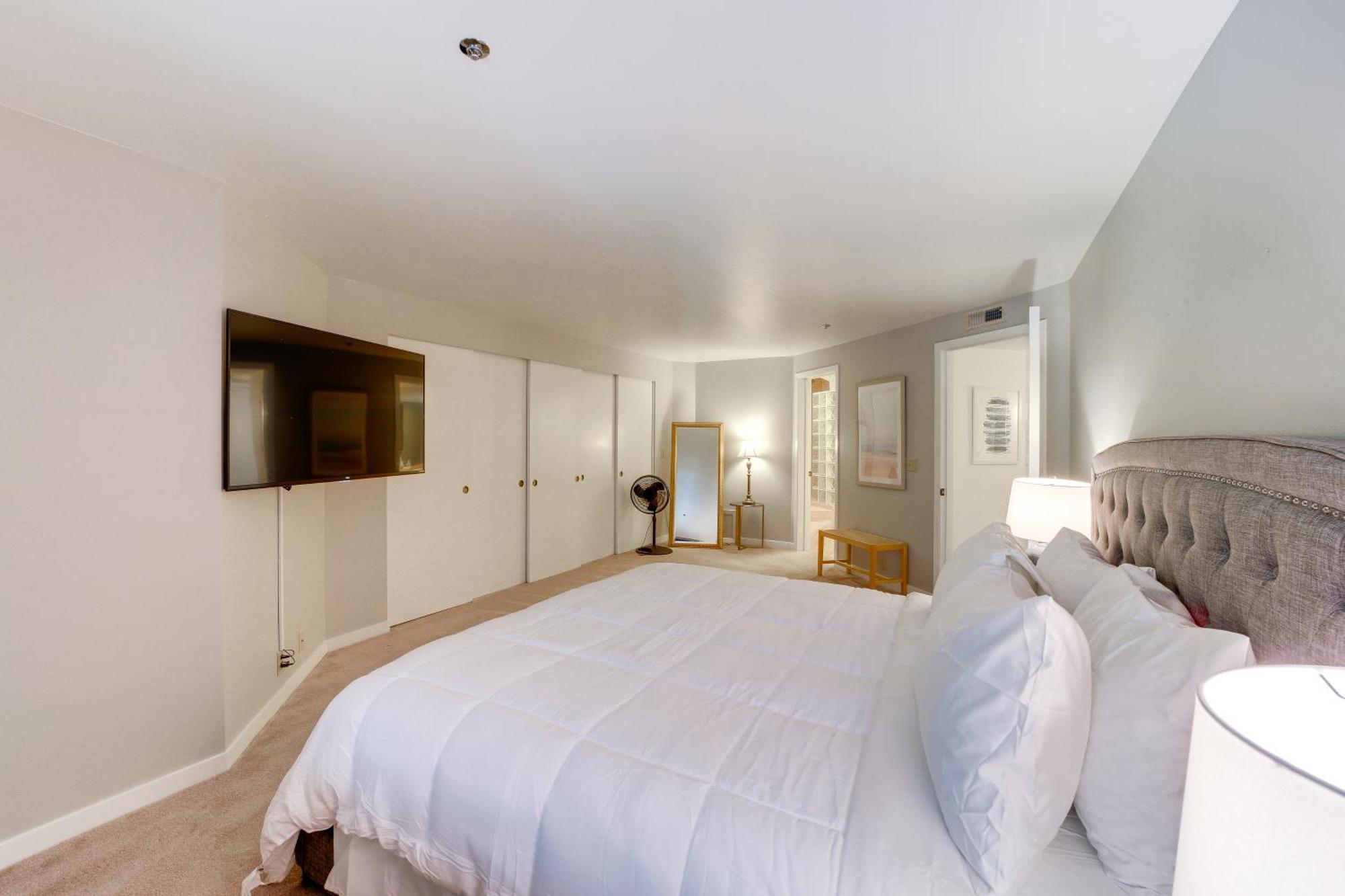 Beautiful Condo With Balcony On Lake Chelan! Exterior photo