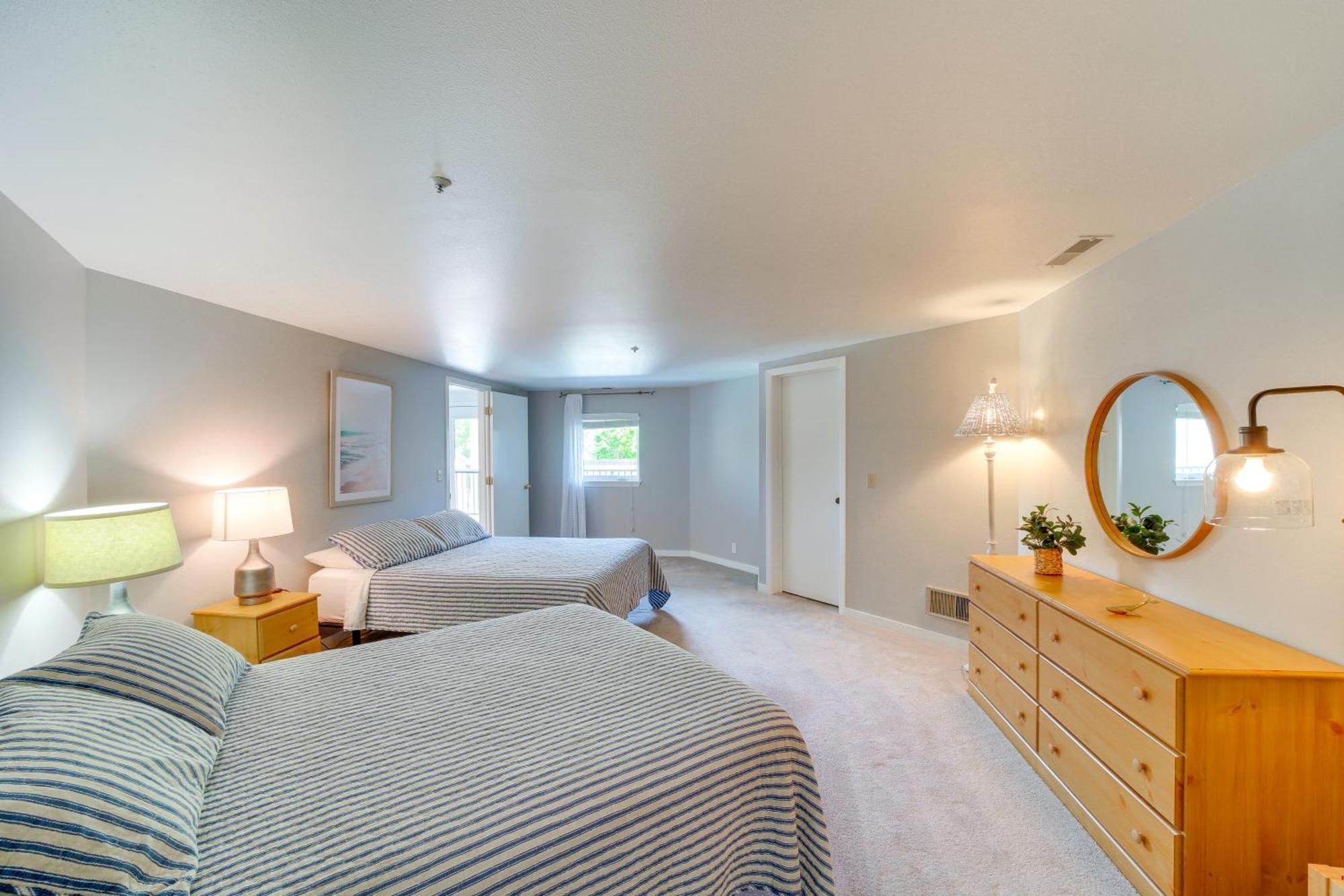 Beautiful Condo With Balcony On Lake Chelan! Exterior photo