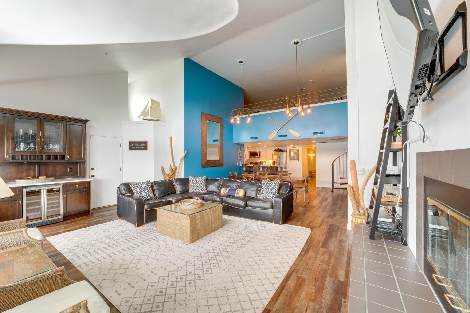 Beautiful Condo With Balcony On Lake Chelan! Exterior photo